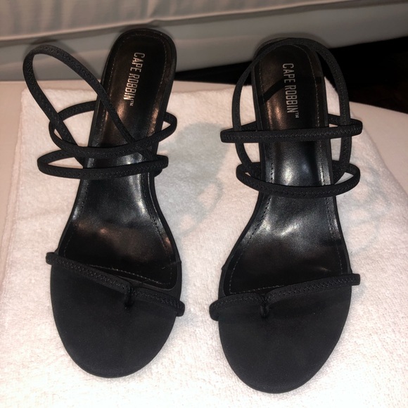 ⭐️⭐️⭐️CAPE ROBBIN HEELS - Picture 2 of 7